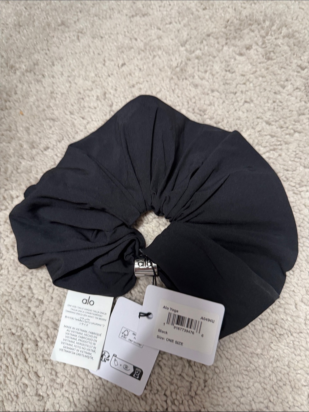 ALO YOGA oversized Scrunchie in Black with beaded logo. New with Tags $38
